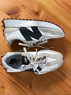 New Balance 327 - black and moonbeam